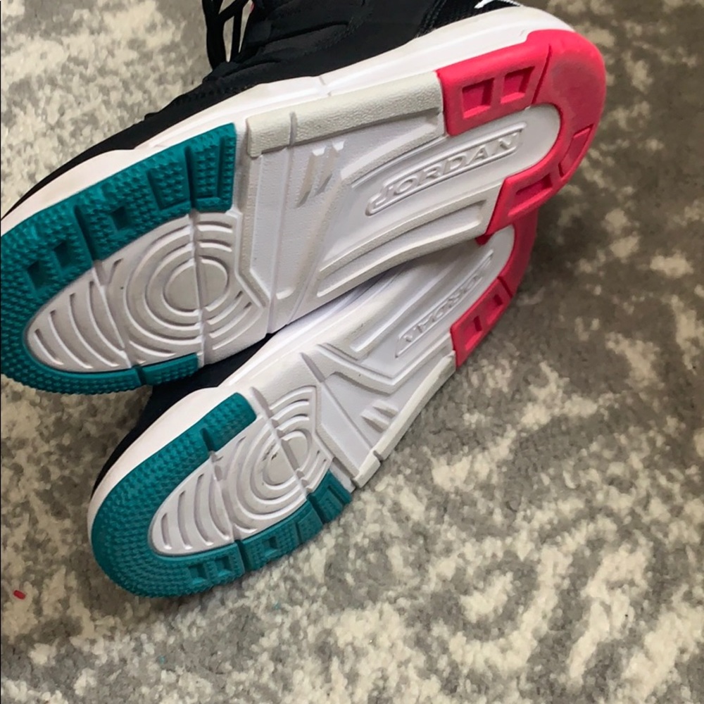 Girls Jordan sneakers - Picture 3 of 6